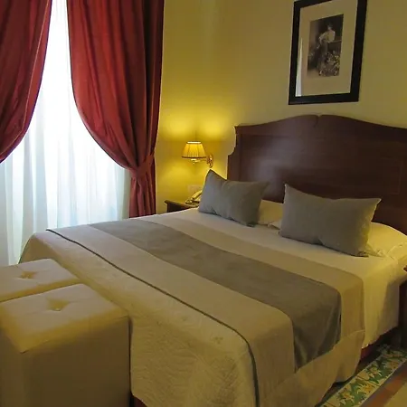 ホテル Akropolis - Museum 4*