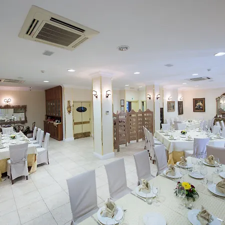 Akropolis - Museum ホテル 4*