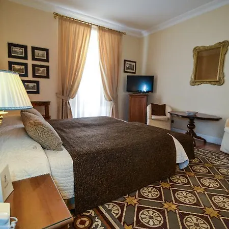 ホテル Akropolis - Museum 4*